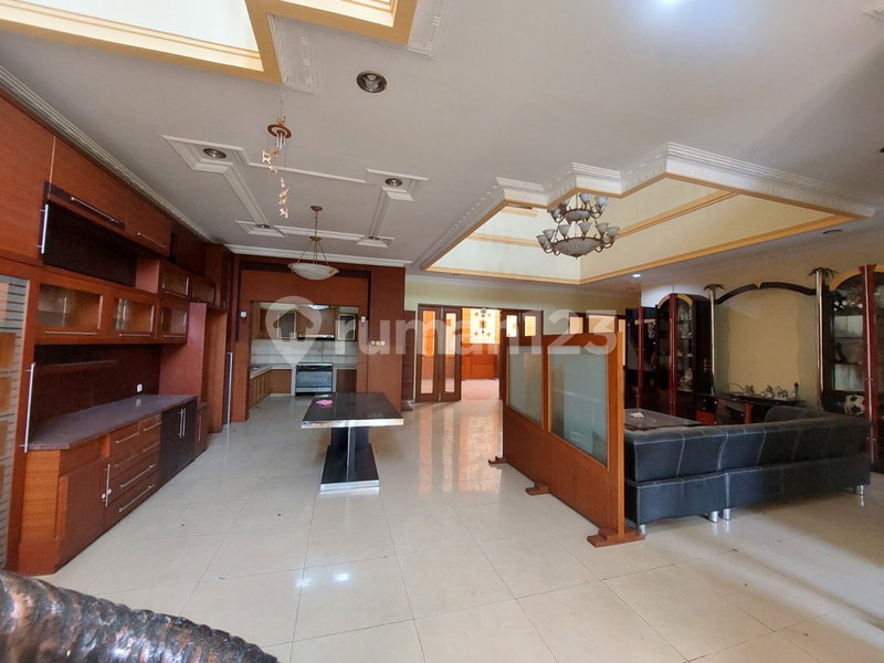 House for rent in South Jakarta, Indonesia · Cilandak · 5 rooms, 4 baths