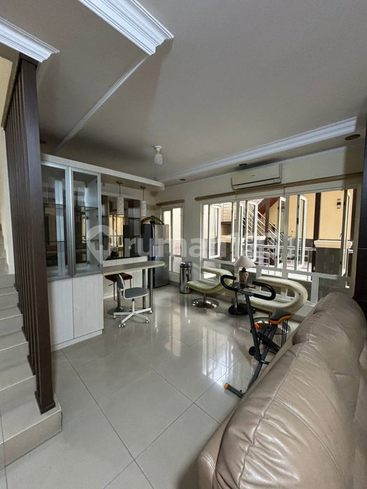 House for rent in South Jakarta, Indonesia · Cilandak · 4 rooms, 3 baths