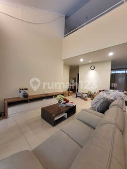House for rent in South Jakarta, Indonesia · Kebayoran Lama · 5 rooms, 4 baths