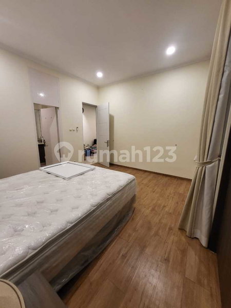 House for rent in South Jakarta, Indonesia · Kebayoran Lama · 5 rooms, 4 baths