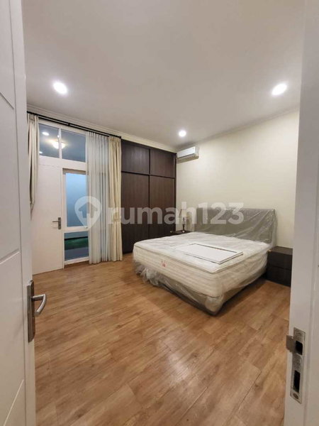 House for rent in South Jakarta, Indonesia · Kebayoran Lama · 5 rooms, 4 baths