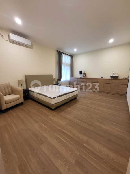 House for rent in South Jakarta, Indonesia · Kebayoran Lama · 5 rooms, 4 baths