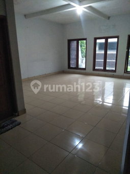 House for rent in Bandung, Indonesia · 4 rooms, 2 baths