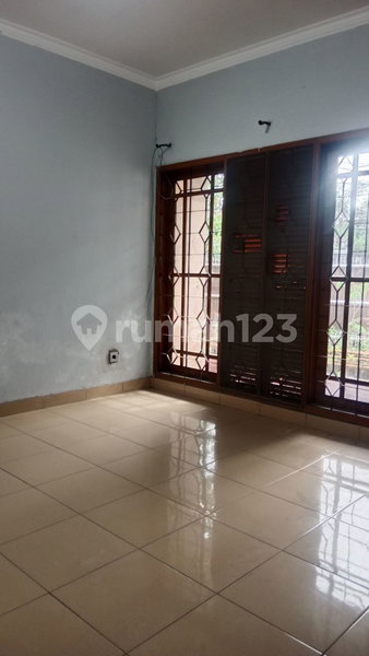 House for rent in Bandung, Indonesia · 4 rooms, 2 baths