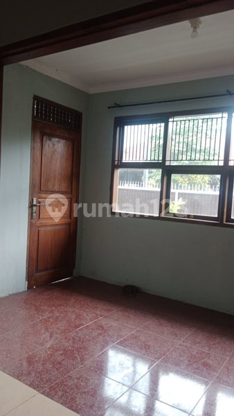 House for rent in Bandung, Indonesia · 4 rooms, 2 baths