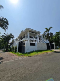 House for rent in Bandung, Indonesia · 6 rooms, 4 baths
