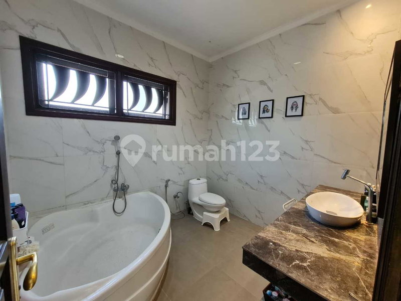House for rent in Bandung, Indonesia · 6 rooms, 4 baths