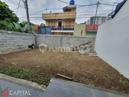 House for rent in Surabaya, Indonesia · 2 rooms, 1 bath
