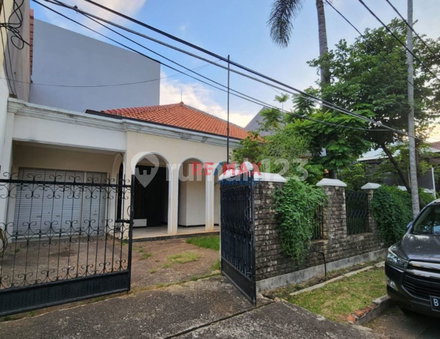 House for rent in West Jakarta, Indonesia · Kebon Jeruk · 4 rooms, 2 baths