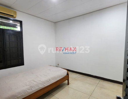 House for rent in West Jakarta, Indonesia · Kebon Jeruk · 4 rooms, 2 baths