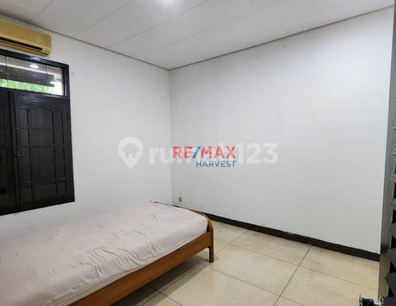 House for rent in West Jakarta, Indonesia · Kebon Jeruk · 4 rooms, 2 baths