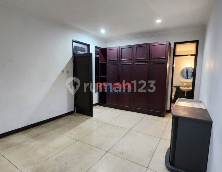 House for rent in West Jakarta, Indonesia · Kebon Jeruk · 4 rooms, 2 baths