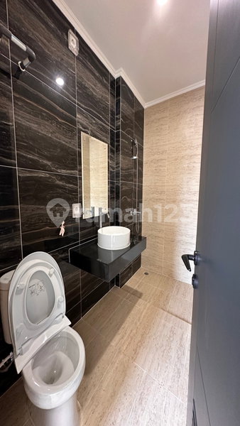 House for rent in Tangerang, Indonesia · Riding · 4 rooms, 3 baths