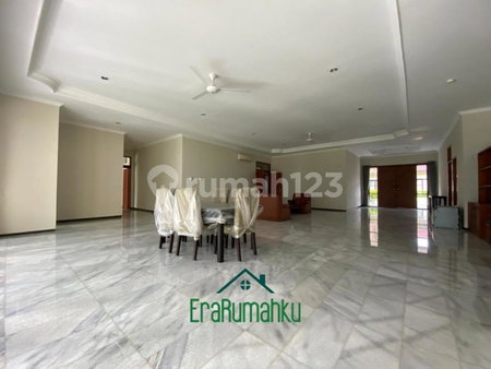 House for rent in North Jakarta, Indonesia · Penjaringan · 5 rooms, 4 baths
