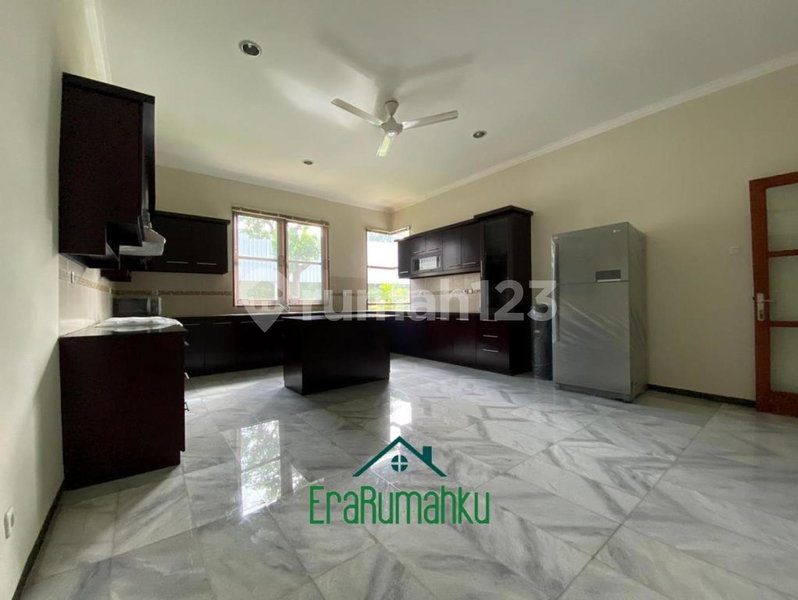 House for rent in North Jakarta, Indonesia · Penjaringan · 5 rooms, 4 baths