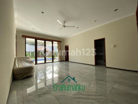 House for rent in North Jakarta, Indonesia · Penjaringan · 5 rooms, 4 baths