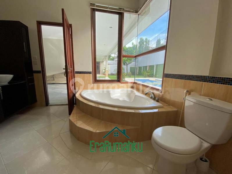 House for rent in North Jakarta, Indonesia · Penjaringan · 5 rooms, 4 baths