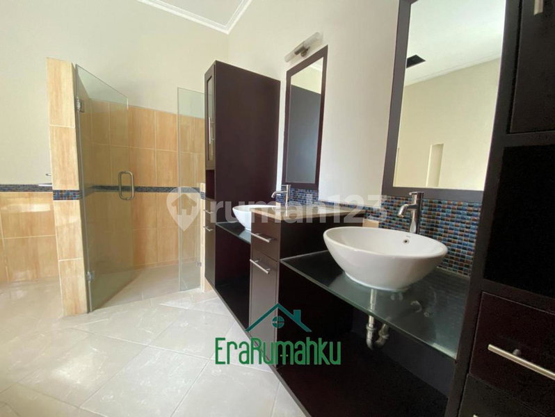House for rent in North Jakarta, Indonesia · Penjaringan · 5 rooms, 4 baths