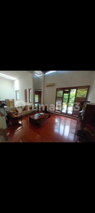 House for rent in West Jakarta, Indonesia · Kebon Jeruk · 5 rooms, 5 baths