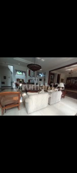 House for rent in West Jakarta, Indonesia · Kebon Jeruk · 5 rooms, 5 baths