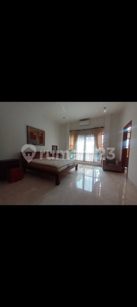 House for rent in West Jakarta, Indonesia · Kebon Jeruk · 5 rooms, 5 baths