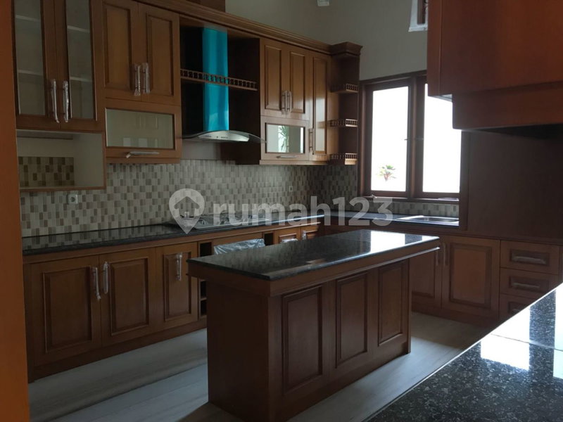 House for rent in Bandung, Indonesia · 5 rooms, 5 baths