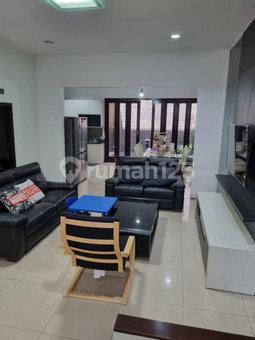 House for rent in Bandung, Indonesia · 4 rooms, 3 baths
