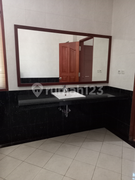 House for rent in Bandung, Indonesia · 5 rooms, 5 baths