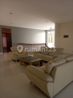 House for rent in Bandung, Indonesia · 5 rooms, 5 baths