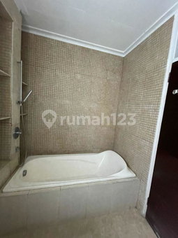 House for rent in Bandung, Indonesia · 4 rooms, 4 baths