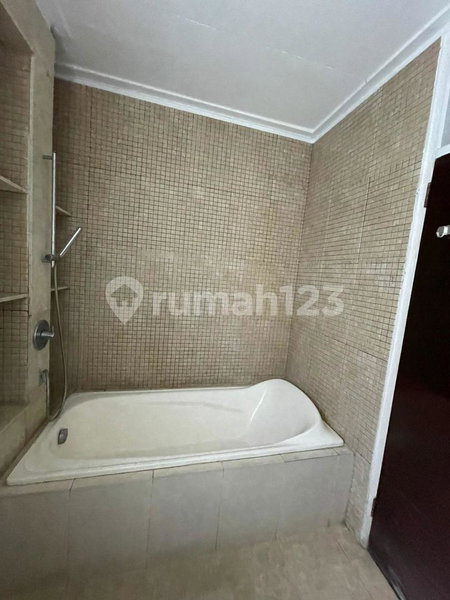 House for rent in Bandung, Indonesia · 4 rooms, 4 baths