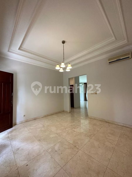 House for rent in South Jakarta, Indonesia · Kebayoran Lama · 5 rooms, 4 baths
