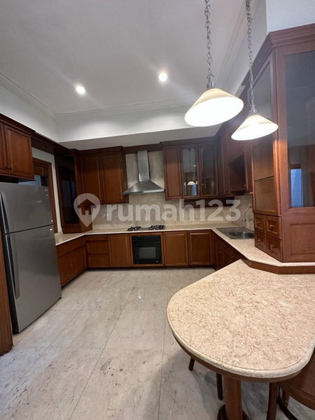 House for rent in South Jakarta, Indonesia · Kebayoran Lama · 5 rooms, 4 baths