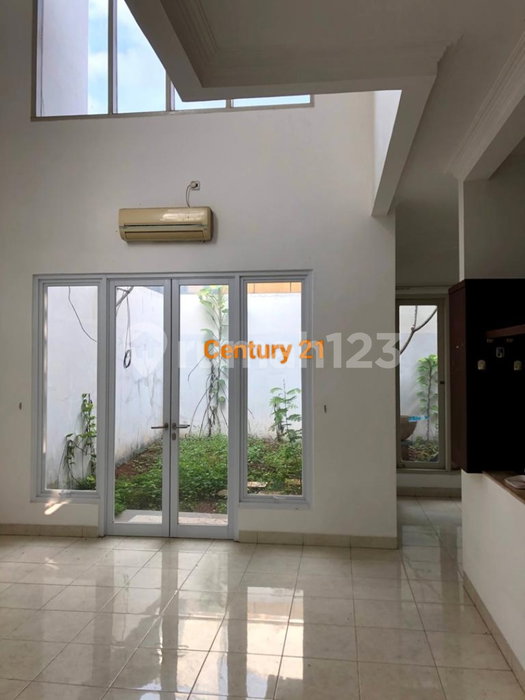 House for rent in Tangerang, Indonesia · Riding · 3 rooms, 3 baths