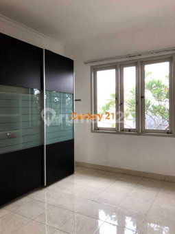 House for rent in Tangerang, Indonesia · Riding · 3 rooms, 3 baths