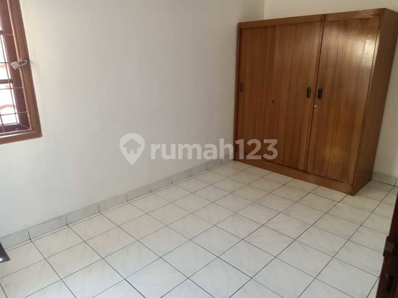 House for rent in Bandung, Indonesia · 4 rooms, 3 baths