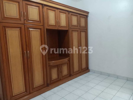 House for rent in Bandung, Indonesia · 4 rooms, 3 baths