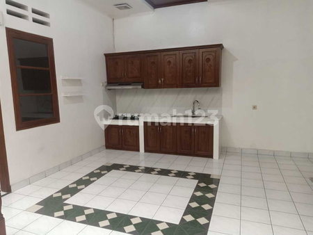 House for rent in Bandung, Indonesia · 4 rooms, 3 baths