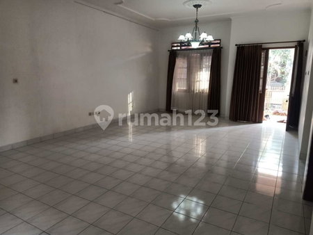 House for rent in Bandung, Indonesia · 4 rooms, 3 baths