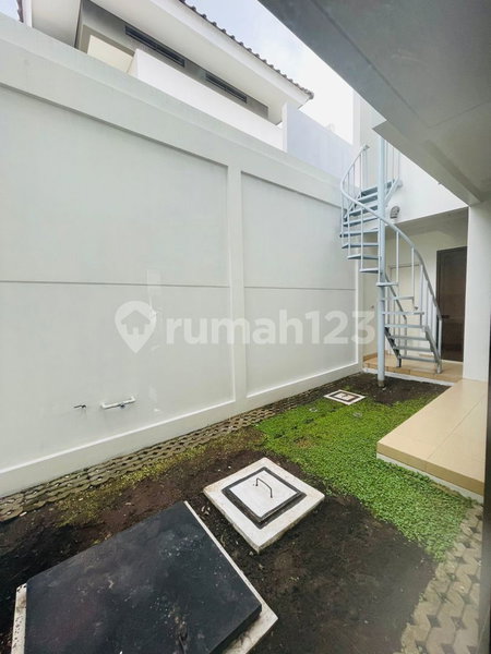 House for rent in Tangerang, Indonesia · Riding · 4 rooms, 3 baths