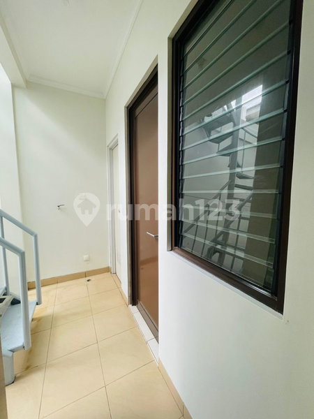 House for rent in Tangerang, Indonesia · Riding · 4 rooms, 3 baths
