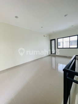 House for rent in Tangerang, Indonesia · Riding · 4 rooms, 3 baths
