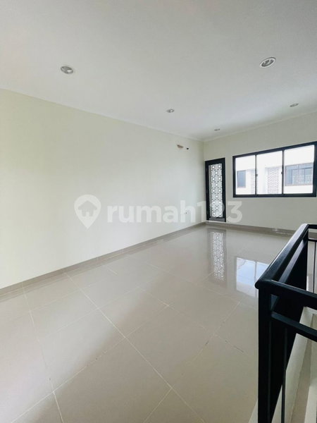 House for rent in Tangerang, Indonesia · Riding · 4 rooms, 3 baths