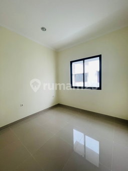 House for rent in Tangerang, Indonesia · Riding · 4 rooms, 3 baths