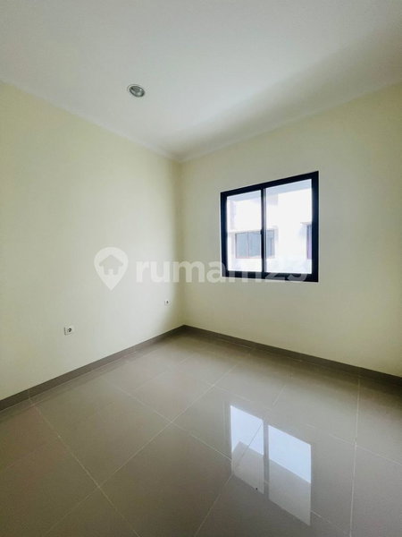 House for rent in Tangerang, Indonesia · Riding · 4 rooms, 3 baths