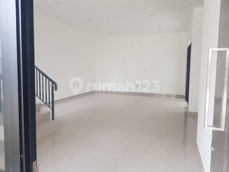 House for rent in Tangerang, Indonesia · Riding · 3 rooms, 3 baths
