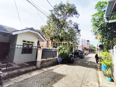 House for rent in Bandung, Indonesia · 2 rooms, 1 bath