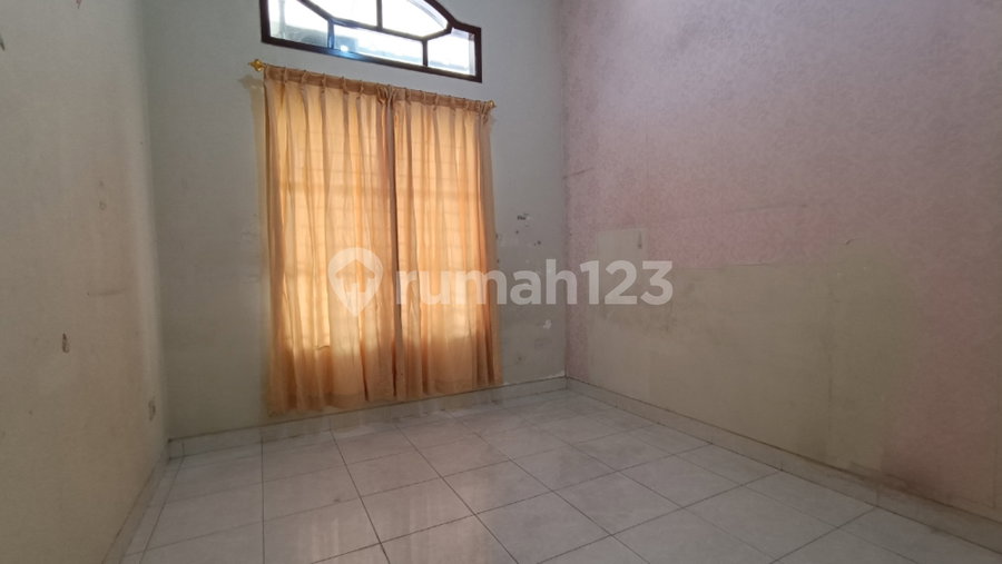 House for rent in Bandung, Indonesia · 2 rooms, 1 bath