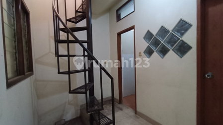House for rent in Bandung, Indonesia · 2 rooms, 1 bath