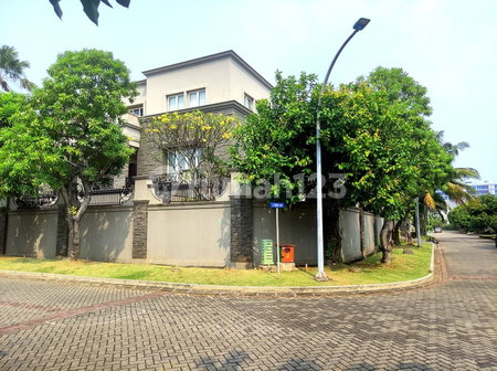 House for rent in North Jakarta, Indonesia · Penjaringan · 7 rooms, 7 baths